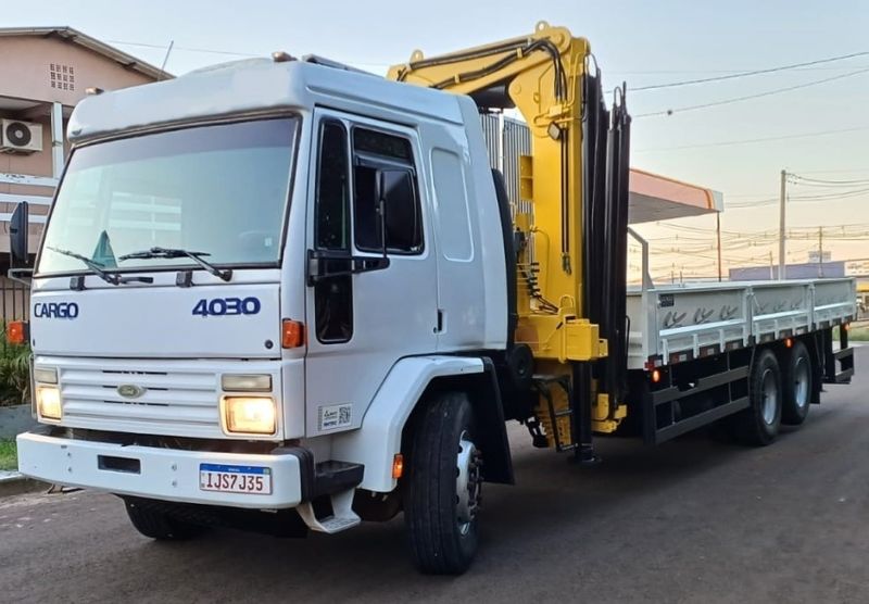 Ford Cargo 4030 6×2 Munck 35 Ton 2000/2000 CAMINHÕES & CAMIONETAS PASSO FUNDO / Carros no Vale