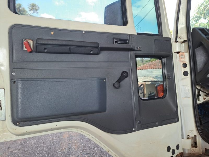 Ford Cargo 4030 6×2 Munck 35 Ton 2000/2000 CAMINHÕES & CAMIONETAS PASSO FUNDO / Carros no Vale