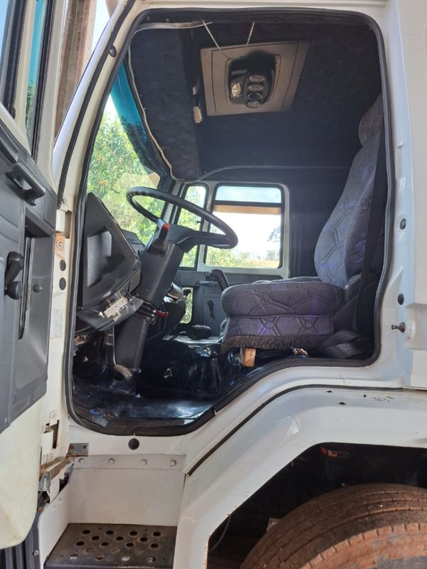 Ford Cargo 4030 6×2 Munck 35 Ton 2000/2000 CAMINHÕES & CAMIONETAS PASSO FUNDO / Carros no Vale