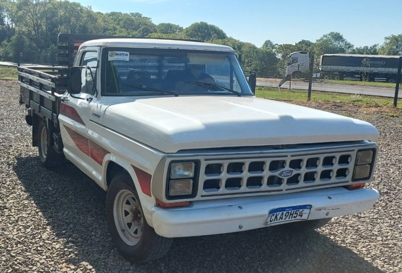 Ford F-1000 3.9 SUPER SÉRIE CS 8V DIESEL 2P MANUAL 1983/1983 CAMINHÕES & CAMIONETAS PASSO FUNDO / Carros no Vale