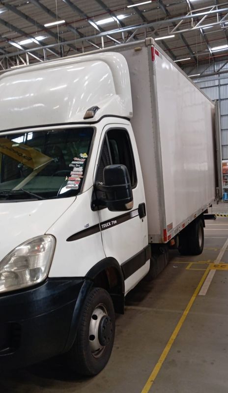 Iveco Daily CHASSI 55C16 BAÚ 5,5 Mt 2009/2010 CAMINHÕES & CAMIONETAS PASSO FUNDO / Carros no Vale