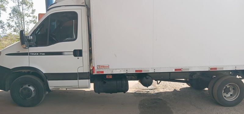 Iveco Daily CHASSI 55C16 BAÚ 5,5 Mt 2009/2010 CAMINHÕES & CAMIONETAS PASSO FUNDO / Carros no Vale