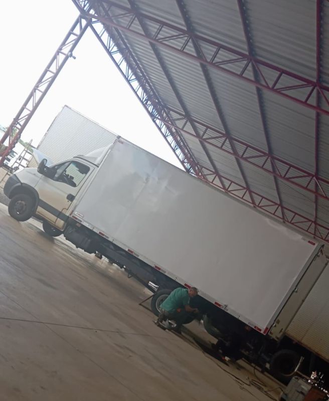 Iveco Daily CHASSI 55C16 BAÚ 5,5 Mt 2009/2010 CAMINHÕES & CAMIONETAS PASSO FUNDO / Carros no Vale