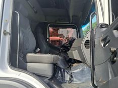 Mercedes-Benz Atego 2426 6×2 Baú 2014/2014 CAMINHÕES & CAMIONETAS PASSO FUNDO / Carros no Vale