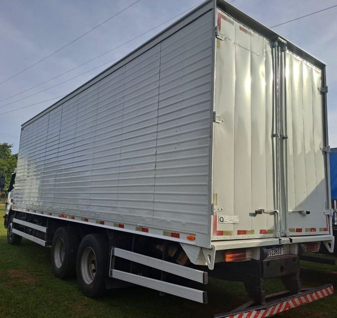 Mercedes-Benz Atego 2426 6×2 Baú 2014/2014 CAMINHÕES & CAMIONETAS PASSO FUNDO / Carros no Vale