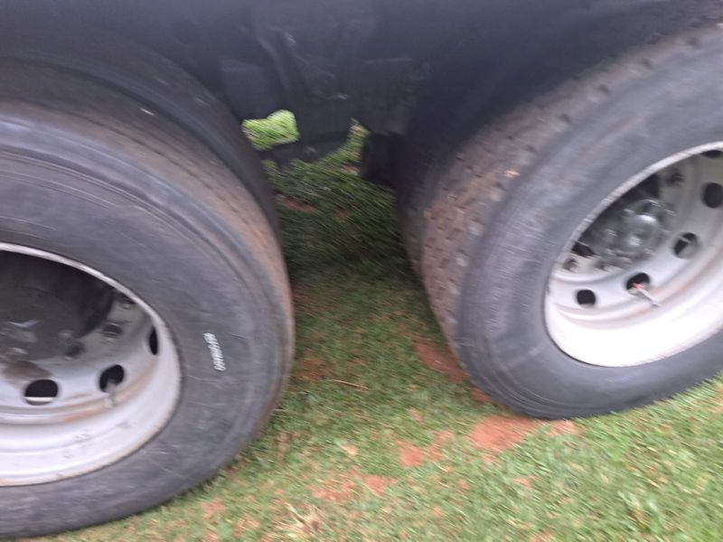 Mercedes-Benz Atego 2426 6×2 Baú 2014/2014 CAMINHÕES & CAMIONETAS PASSO FUNDO / Carros no Vale