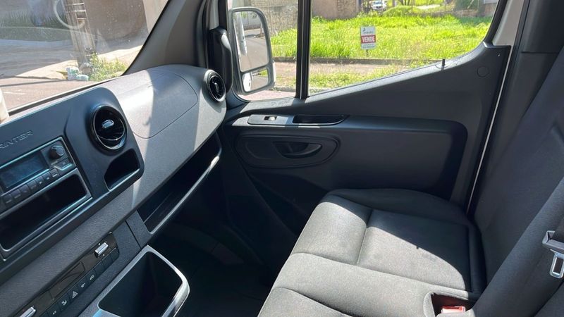 Mercedes-Benz SPRINTER 2.2 CDI DIESEL FURGÃO 516 TA EXTRA LONGO MANUAL 2020/2020 CAMINHÕES & CAMIONETAS PASSO FUNDO / Carros no Vale