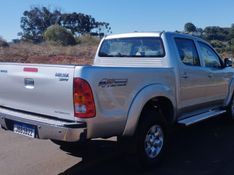 Toyota HILUX 3.0 SRV 4X4 CD 16V TURBO INTERCOOLER DIESEL 4P AUTOMÁTICO 2008/2008 CAMINHÕES & CAMIONETAS PASSO FUNDO / Carros no Vale