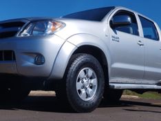 Toyota HILUX 3.0 SRV 4X4 CD 16V TURBO INTERCOOLER DIESEL 4P AUTOMÁTICO 2008/2008 CAMINHÕES & CAMIONETAS PASSO FUNDO / Carros no Vale