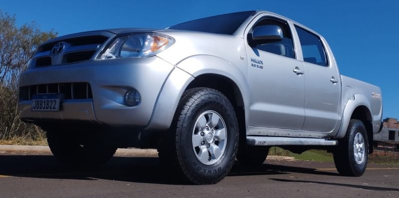 Toyota HILUX 3.0 SRV 4X4 CD 16V TURBO INTERCOOLER DIESEL 4P AUTOMÁTICO 2008/2008 CAMINHÕES & CAMIONETAS PASSO FUNDO / Carros no Vale
