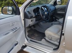 Toyota HILUX 3.0 SRV 4X4 CD 16V TURBO INTERCOOLER DIESEL 4P AUTOMÁTICO 2008/2008 CAMINHÕES & CAMIONETAS PASSO FUNDO / Carros no Vale