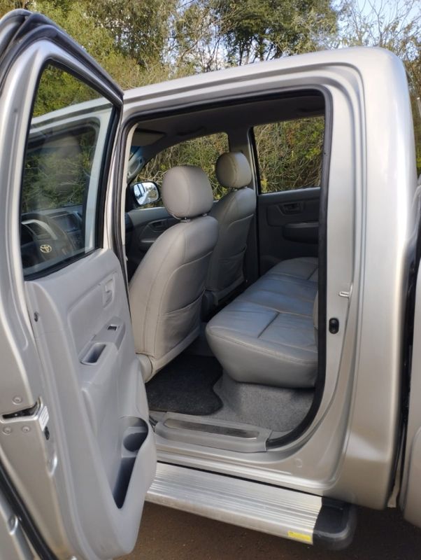Toyota HILUX 3.0 SRV 4X4 CD 16V TURBO INTERCOOLER DIESEL 4P AUTOMÁTICO 2008/2008 CAMINHÕES & CAMIONETAS PASSO FUNDO / Carros no Vale