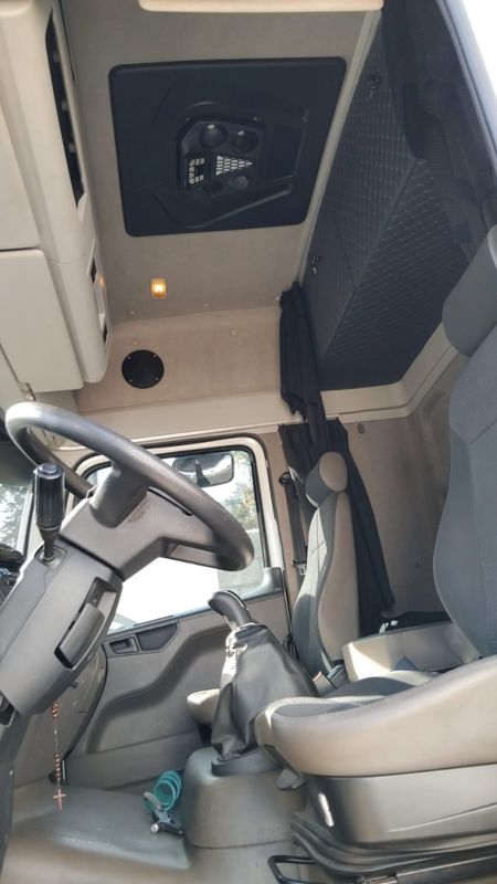 Volkswagen 25-360 Constel 6×2 Tractor (E5) + Guerra 2024 2019/2020 CAMINHÕES & CAMIONETAS PASSO FUNDO / Carros no Vale