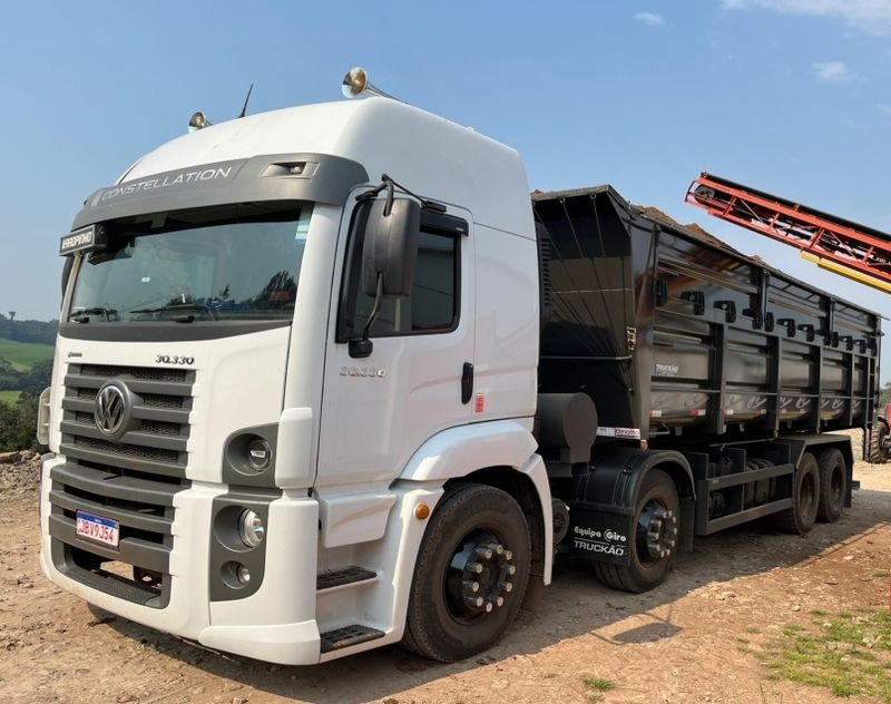 Volkswagen 30-330 Constellation 8×2 Caçamba 2022/2023 CAMINHÕES & CAMIONETAS PASSO FUNDO / Carros no Vale