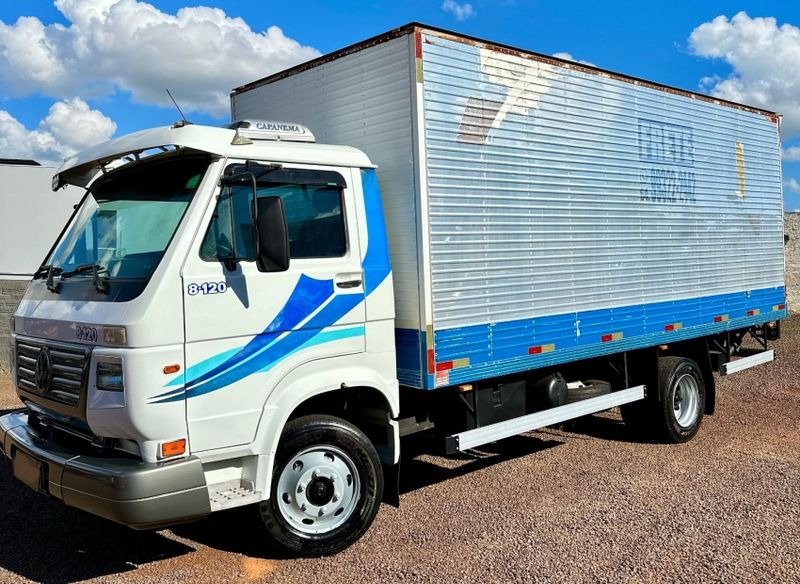 Volkswagen 8120 VW 8-120 Euro3 Worker Baú C Rampa 2005/2005 CAMINHÕES & CAMIONETAS PASSO FUNDO / Carros no Vale
