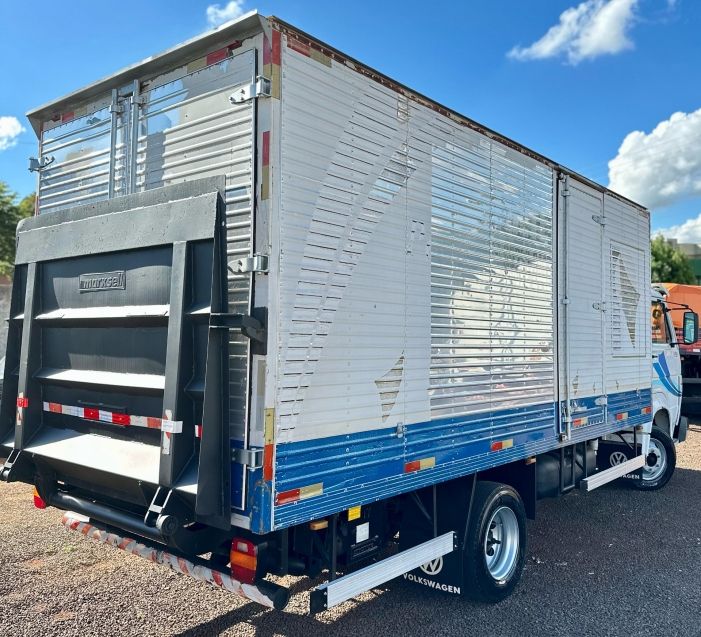 Volkswagen 8120 VW 8-120 Euro3 Worker Baú C Rampa 2005/2005 CAMINHÕES & CAMIONETAS PASSO FUNDO / Carros no Vale