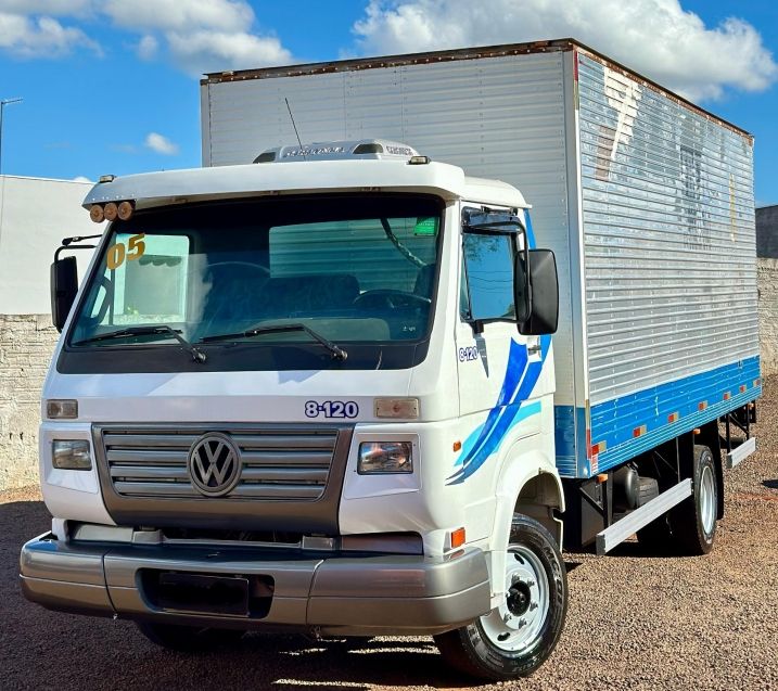 Volkswagen 8120 VW 8-120 Euro3 Worker Baú C Rampa 2005/2005 CAMINHÕES & CAMIONETAS PASSO FUNDO / Carros no Vale
