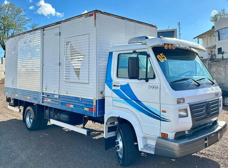 Volkswagen 8120 VW 8-120 Euro3 Worker Baú C Rampa 2005/2005 CAMINHÕES & CAMIONETAS PASSO FUNDO / Carros no Vale