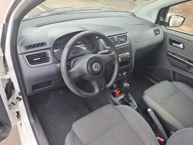 Volkswagen FOX 1.0 MI 8V FLEX 4P MANUAL 2012/2012 CAMINHÕES & CAMIONETAS PASSO FUNDO / Carros no Vale