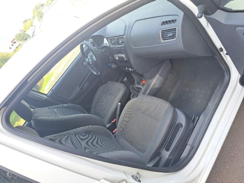 Volkswagen FOX 1.0 MI 8V FLEX 4P MANUAL 2012/2012 CAMINHÕES & CAMIONETAS PASSO FUNDO / Carros no Vale