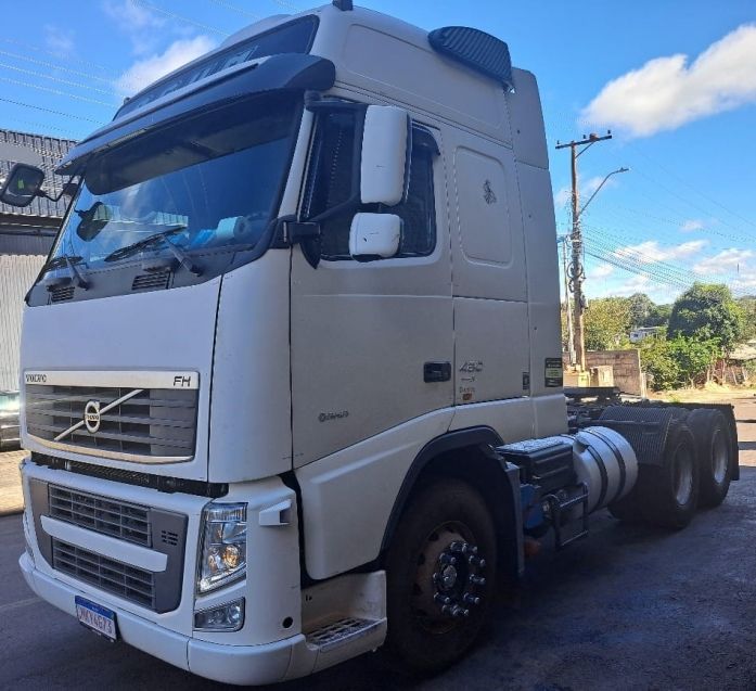 Volvo FH 460 FH-460 6×2 2p (E5) 2013/2013 CAMINHÕES & CAMIONETAS PASSO FUNDO / Carros no Vale
