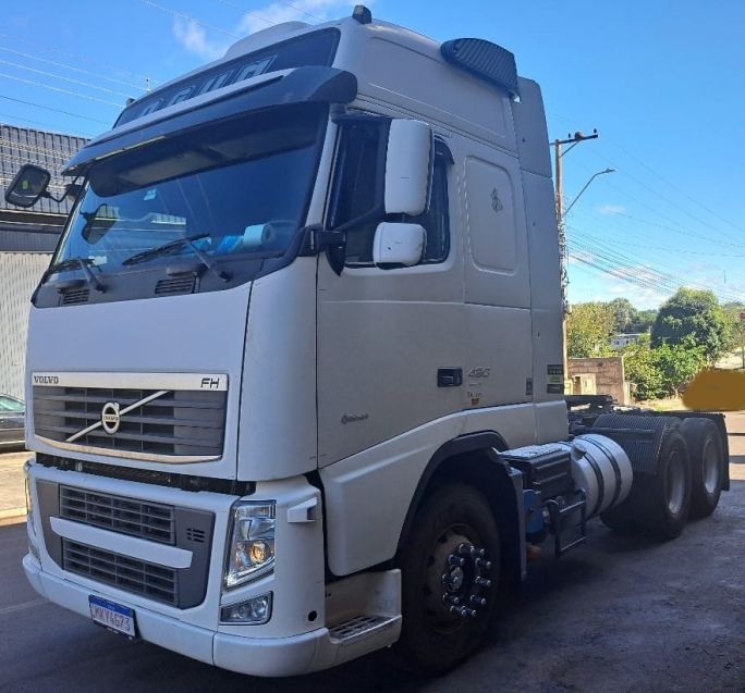 Volvo FH 460 FH-460 6×2 2p (E5) 2013/2013 CAMINHÕES & CAMIONETAS PASSO FUNDO / Carros no Vale