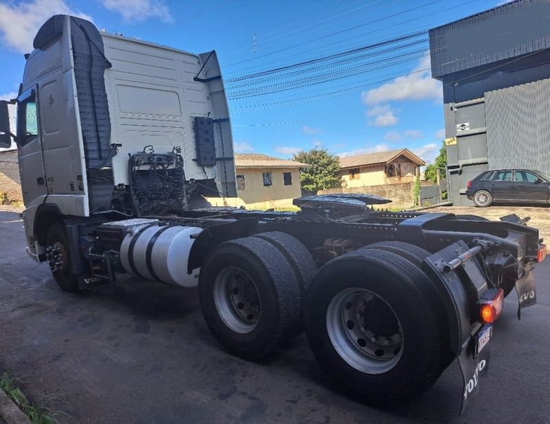 Volvo FH 460 FH-460 6×2 2p (E5) 2013/2013 CAMINHÕES & CAMIONETAS PASSO FUNDO / Carros no Vale