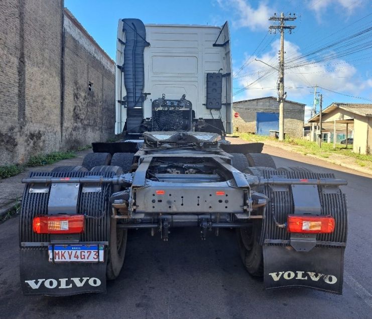 Volvo FH 460 FH-460 6×2 2p (E5) 2013/2013 CAMINHÕES & CAMIONETAS PASSO FUNDO / Carros no Vale