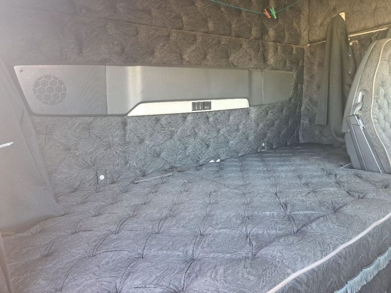 Volvo FH 460 FH-460 6×2 2p (E5) 2013/2013 CAMINHÕES & CAMIONETAS PASSO FUNDO / Carros no Vale