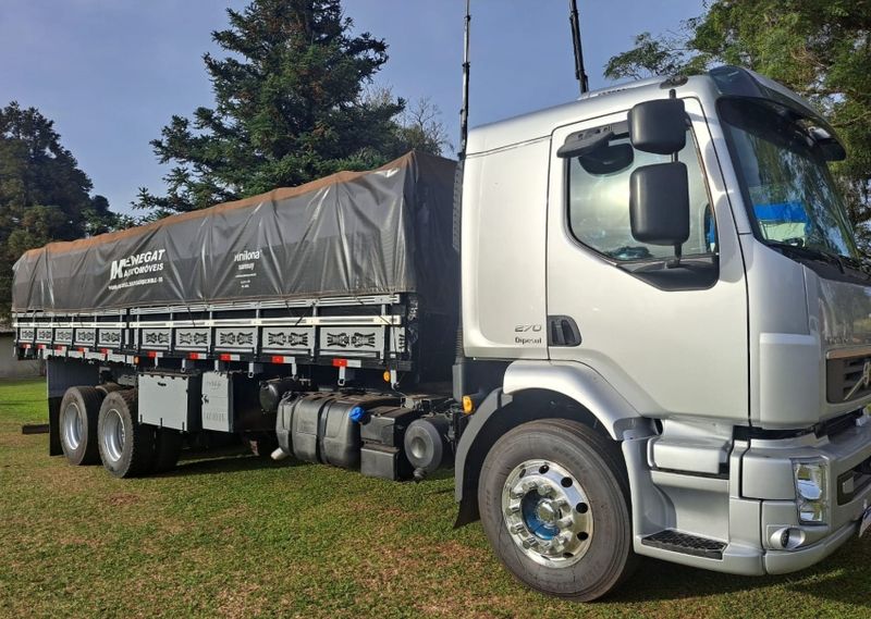 Volvo VM 270 6×2 Graneleiro 2013/2013 CAMINHÕES & CAMIONETAS PASSO FUNDO / Carros no Vale