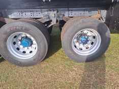 Volvo VM 270 6×2 Graneleiro 2013/2013 CAMINHÕES & CAMIONETAS PASSO FUNDO / Carros no Vale