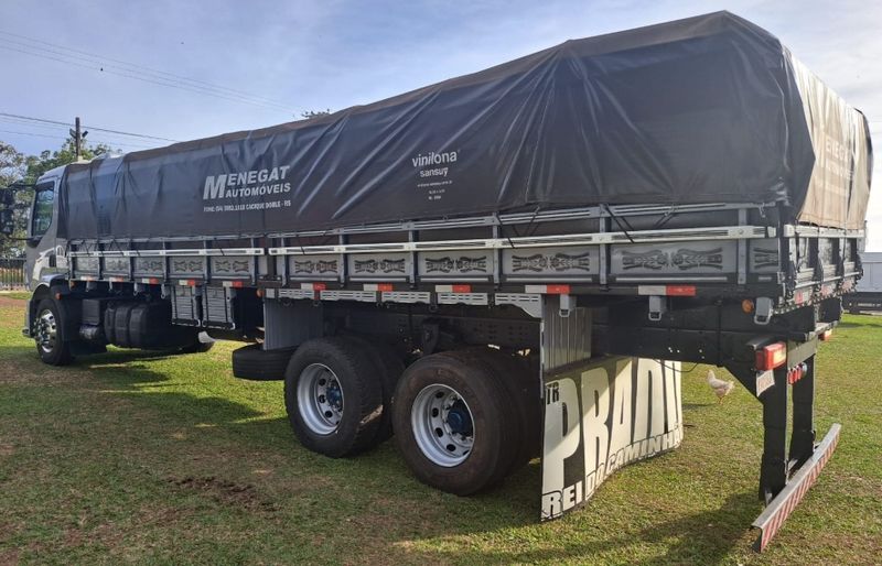 Volvo VM 270 6×2 Graneleiro 2013/2013 CAMINHÕES & CAMIONETAS PASSO FUNDO / Carros no Vale