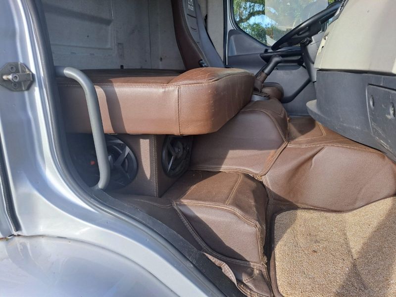 Volvo VM 270 6×2 Graneleiro 2013/2013 CAMINHÕES & CAMIONETAS PASSO FUNDO / Carros no Vale