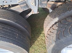 Volvo VM 270 6×2 Graneleiro 2013/2013 CAMINHÕES & CAMIONETAS PASSO FUNDO / Carros no Vale
