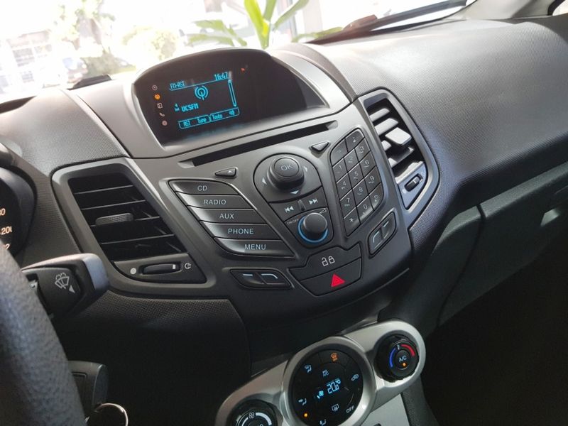 Ford FIESTA 1.6 SE HATCH 16V FLEX 4P POWERSHIFT 2017/2017 ADVANT AUTOMÓVEIS CAXIAS DO SUL / Carros no Vale