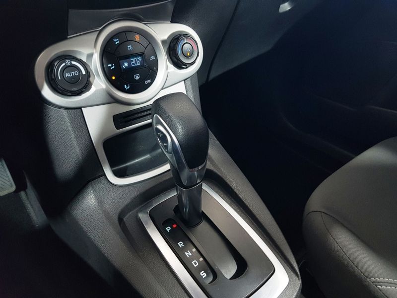 Ford FIESTA 1.6 SE HATCH 16V FLEX 4P POWERSHIFT 2017/2017 ADVANT AUTOMÓVEIS CAXIAS DO SUL / Carros no Vale
