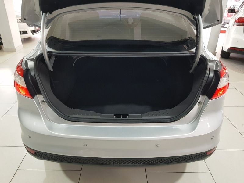 Ford FOCUS 2.0 SE PLUS SEDAN 16V FLEX 4P POWERSHIFT 2013/2014 ADVANT AUTOMÓVEIS CAXIAS DO SUL / Carros no Vale