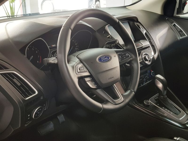 Ford FOCUS 2.0 TITANIUM 16V FLEX 4P POWERSHIFT 2016/2016 ADVANT AUTOMÓVEIS CAXIAS DO SUL / Carros no Vale