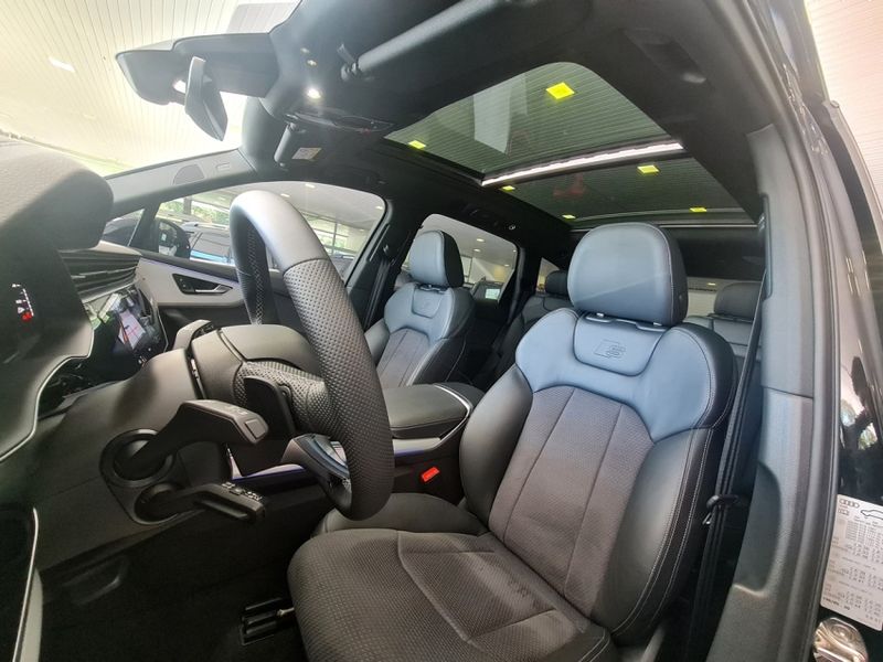 Audi Q7 3.0 55 TFSI GASOLINA PERFORMANCE BLACK QUATTRO TIPTRONIC 2023/2023 CARRO DEZ NOVO HAMBURGO / Carros no Vale
