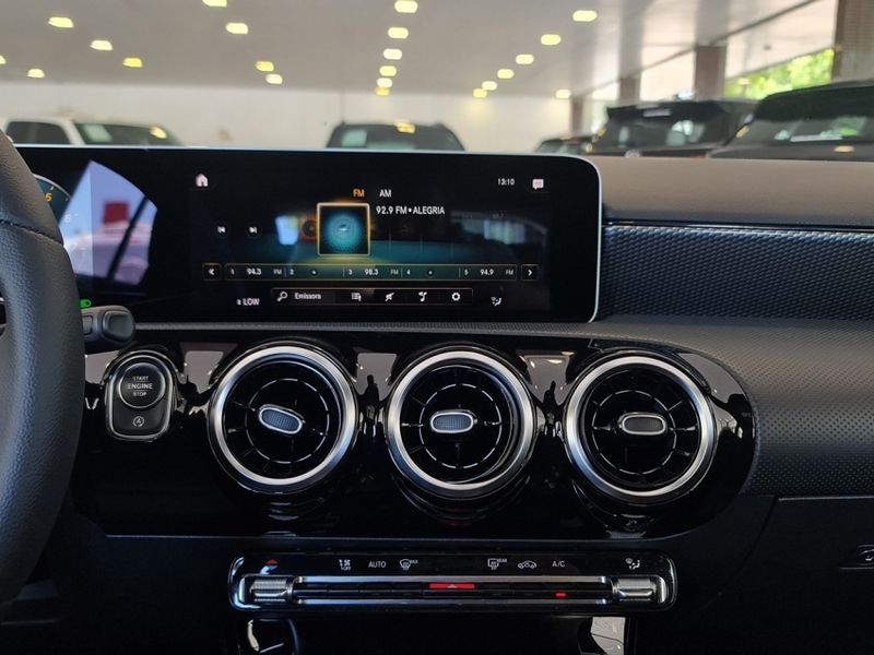 Mercedes-Benz A 250 2.0 CGI GASOLINA SPORT 7G-DCT 2018/2019 CARRO DEZ NOVO HAMBURGO / Carros no Vale
