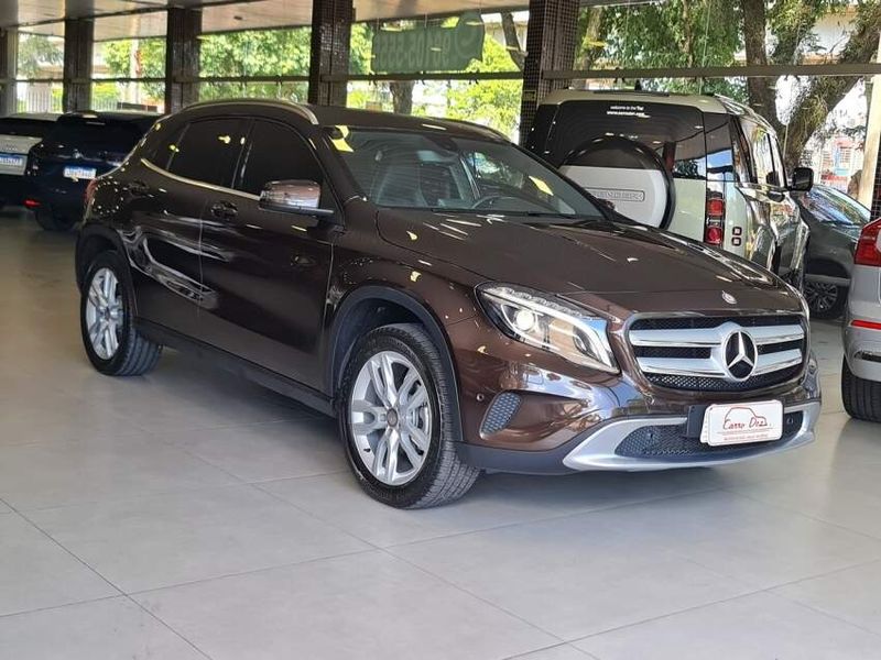Mercedes-Benz GLA 200 1.6 CGI ADVANCE 16V TURBO FLEX 4P AUTOMÁTICO 2015/2015 CARRO DEZ NOVO HAMBURGO / Carros no Vale