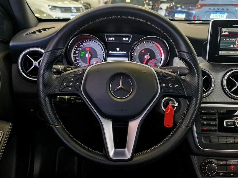 Mercedes-Benz GLA 200 1.6 CGI ADVANCE 16V TURBO FLEX 4P AUTOMÁTICO 2015/2015 CARRO DEZ NOVO HAMBURGO / Carros no Vale