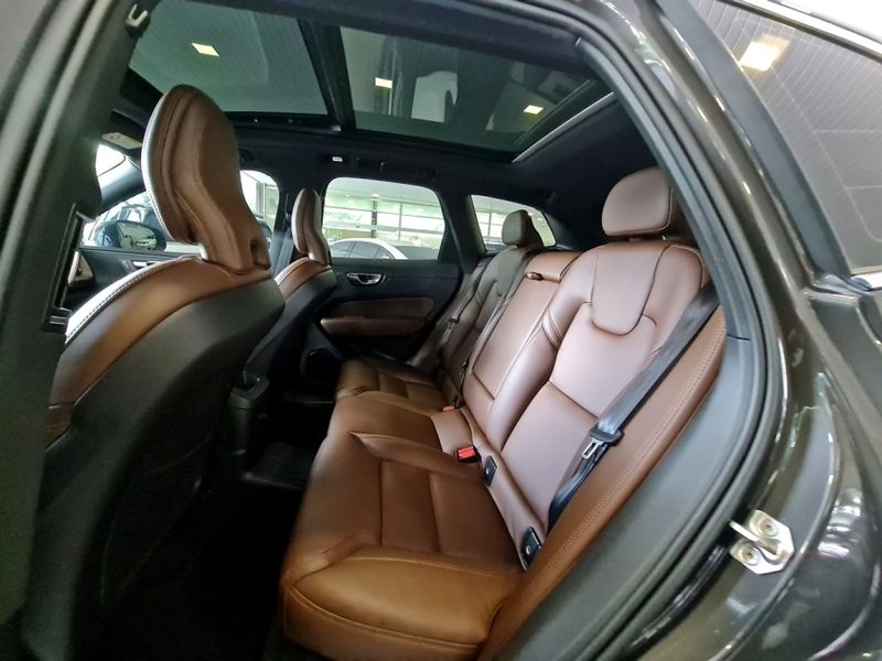 Volvo XC60 2.0 T8 HYBRID INSCRIPTION AWD GEARTRONIC 2021/2022 CARRO DEZ NOVO HAMBURGO / Carros no Vale