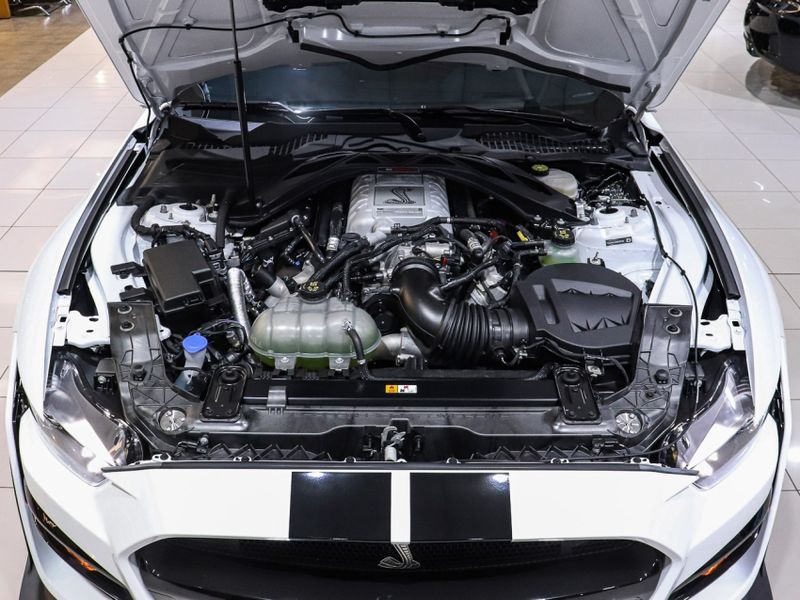 Ford MUSTANG 5.2 V8 SUPERCHARGER GASOLINA SHELBY GT 500 DCT 2021/2021 VIA BELLA VEÍCULOS ESPECIAIS CAXIAS DO SUL / Carros no Vale
