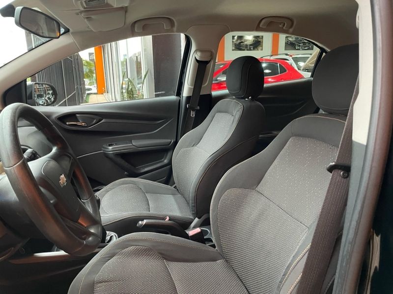 Chevrolet ONIX 1.4 MPFI LTZ 8V FLEX 4P MANUAL 2013/2014 VINTAGE VEÍCULOS CAXIAS DO SUL / Carros no Vale