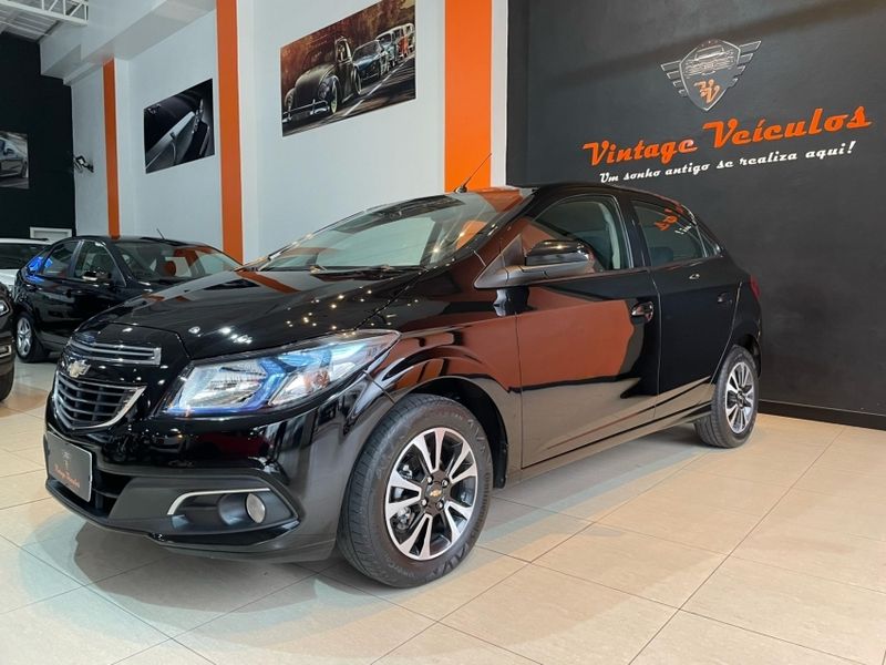 Chevrolet ONIX 1.4 MPFI LTZ 8V FLEX 4P MANUAL 2013/2014 VINTAGE VEÍCULOS CAXIAS DO SUL / Carros no Vale