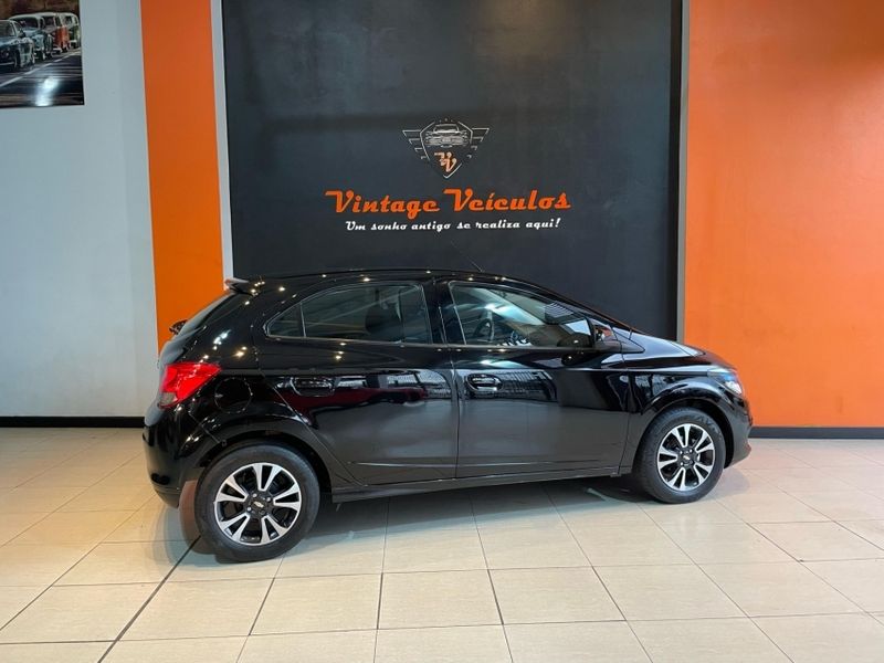 Chevrolet ONIX 1.4 MPFI LTZ 8V FLEX 4P MANUAL 2013/2014 VINTAGE VEÍCULOS CAXIAS DO SUL / Carros no Vale