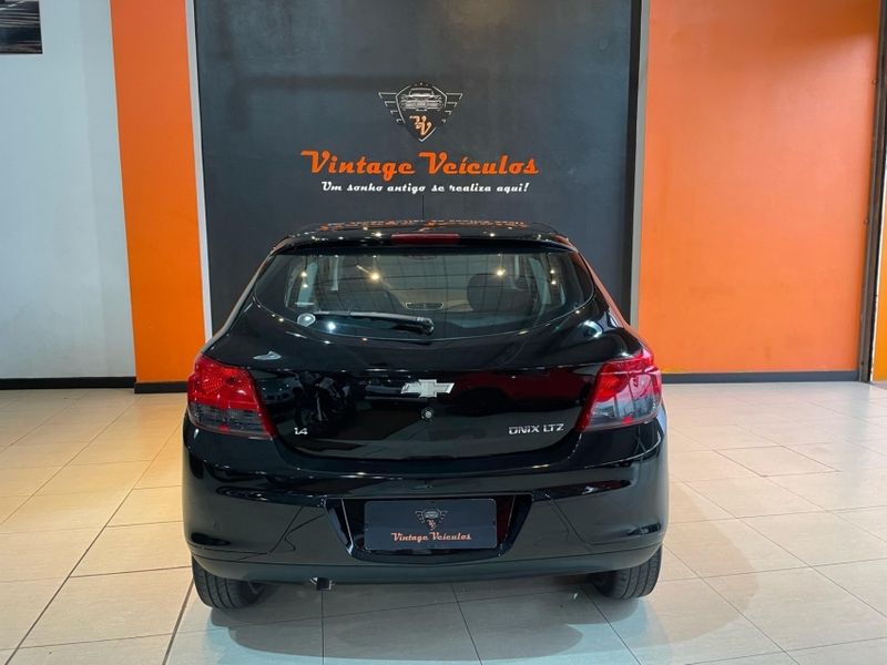 Chevrolet ONIX 1.4 MPFI LTZ 8V FLEX 4P MANUAL 2013/2014 VINTAGE VEÍCULOS CAXIAS DO SUL / Carros no Vale
