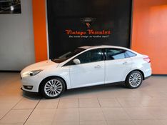 Ford FOCUS 2.0 TITANIUM PLUS FASTBACK 16V FLEX 4P POWERSHIFT 2016/2017 VINTAGE VEÍCULOS CAXIAS DO SUL / Carros no Vale