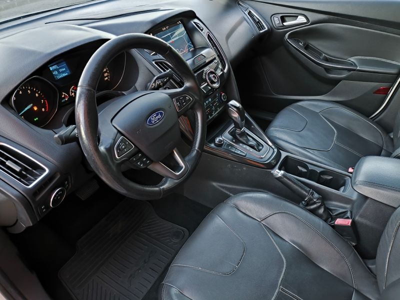 Ford FOCUS 2.0 TITANIUM PLUS FASTBACK 16V FLEX 4P POWERSHIFT 2016/2017 VINTAGE VEÍCULOS CAXIAS DO SUL / Carros no Vale